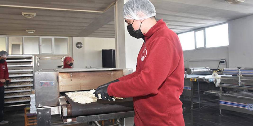 Bir yörenin vazgeçilmez lezzeti aile elinde üretiliyor! Küçük işletmeden büyük üretim merkezine: 16 yıldır emek veriyorlar 5